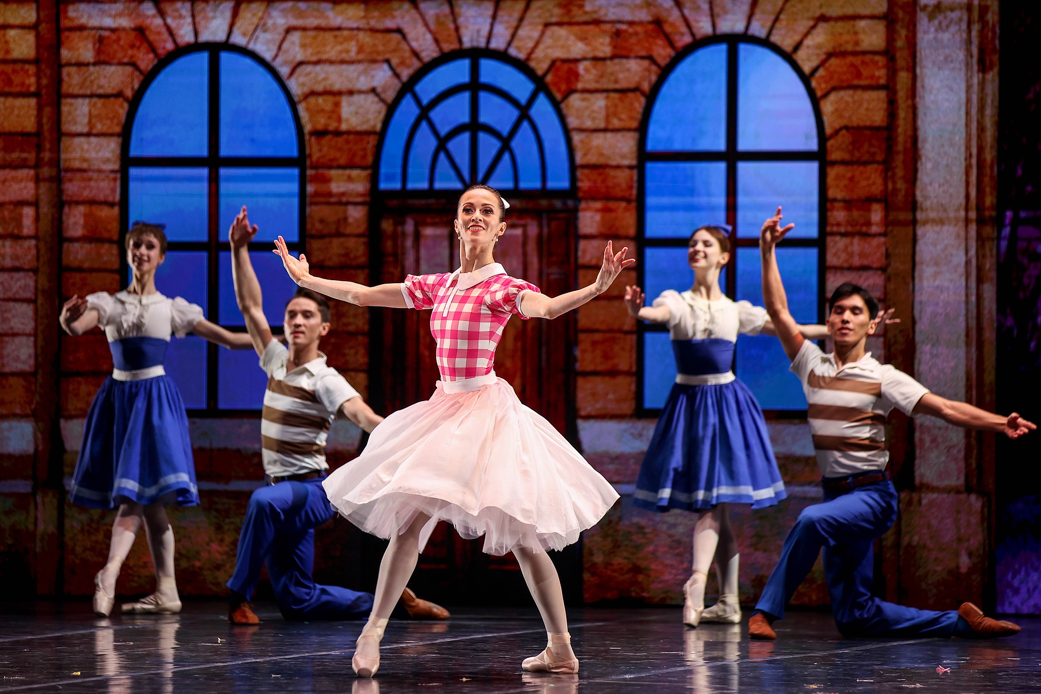 Bridging cultures through ballet: China-Russia artistic exchange
