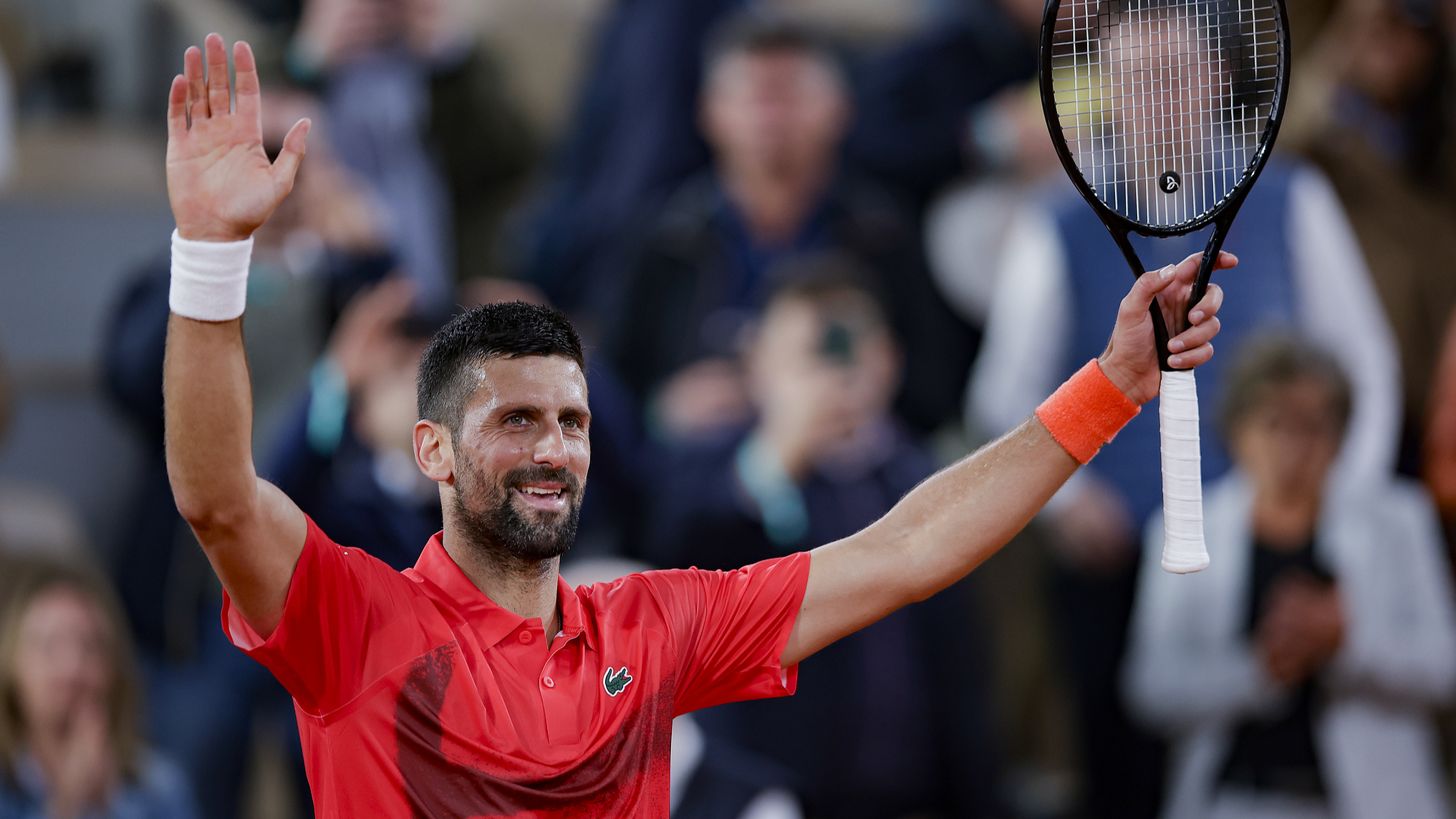 Novak Djokovic of Serbia celebrates after winning his match against Mackenzie Mcdonald of the United States during the French Open at Roland Garros in Paris, France, May 27, 2025. /VCG