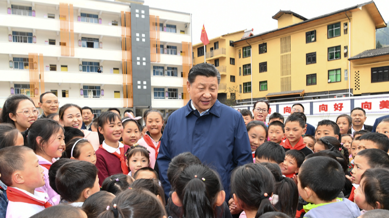 President Xi talks with students at a primary school in Zhongyi Township of Shizhu Tujia Autonomous County, southwest China's Chongqing, April 15, 2019. /Xinhua
