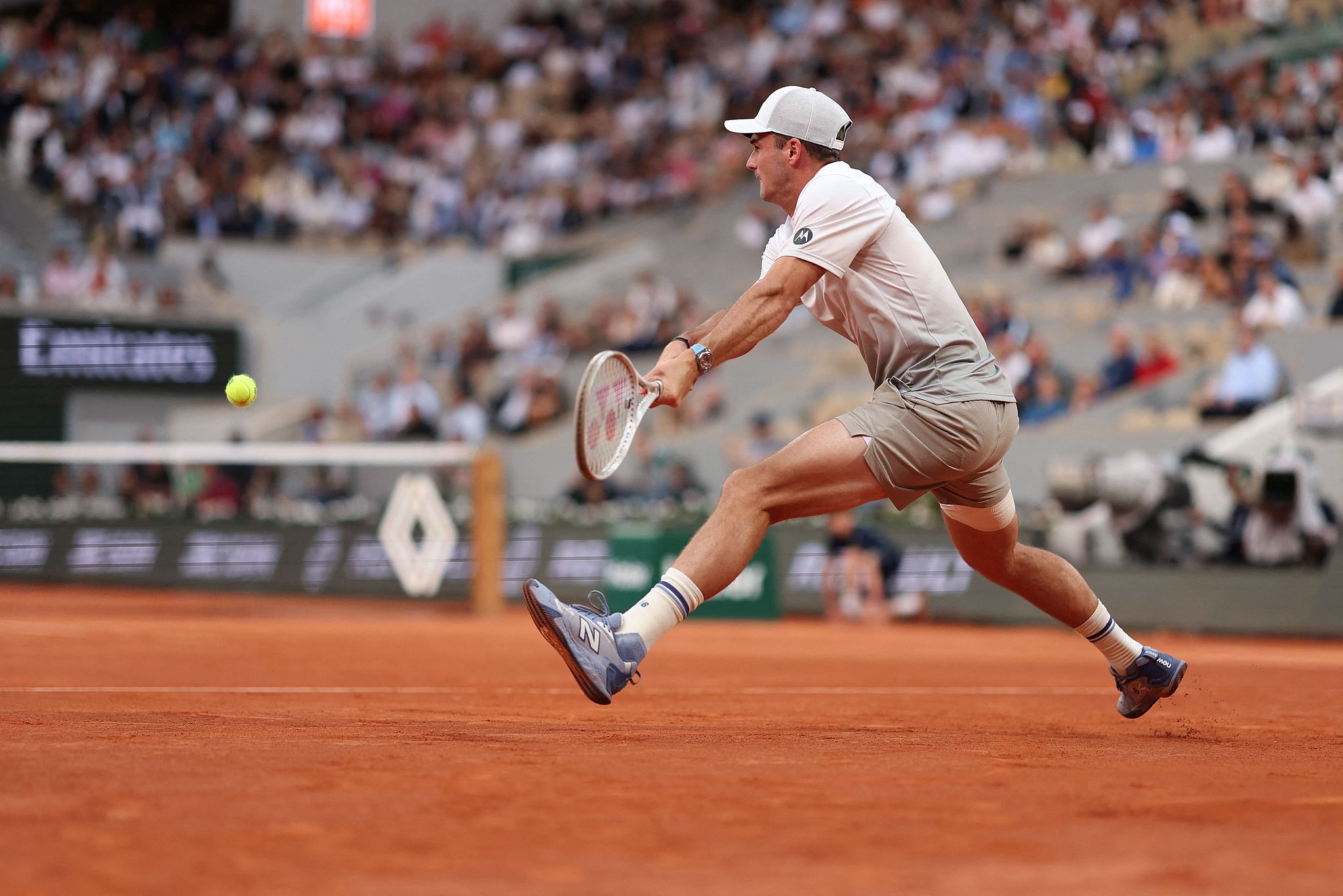 Tommy Paul of the USA hits a shot against Carlos Alcaraz of Spain in a men's singles quarterfinal match at the French Open at Roland-Garros in Paris, France, June 3, 2025. /VCG
