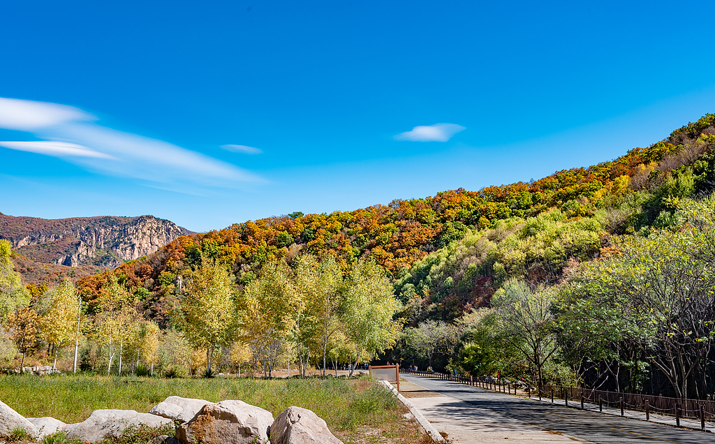 The view of Baihua Mountain in Beijing, China /VCG