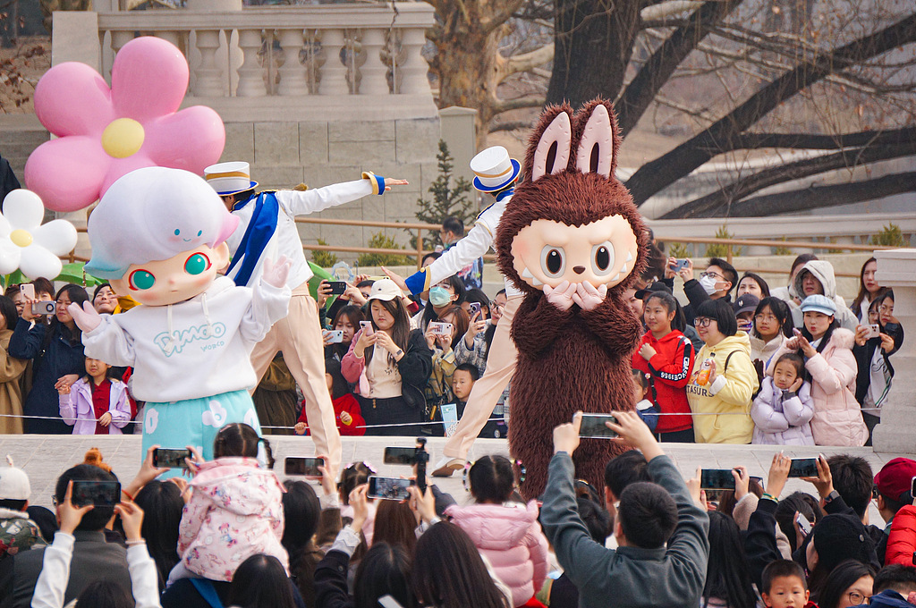 The popular POP MART IP character Labubu performs an interactive show to an audience at Pop Land in Beijing, China, March 1, 2025. /VCG